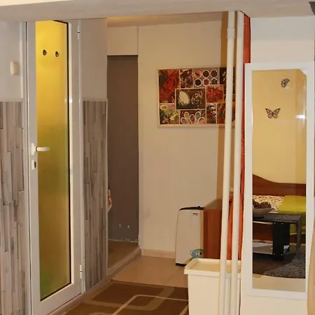 Apartment Helan Two Top Center